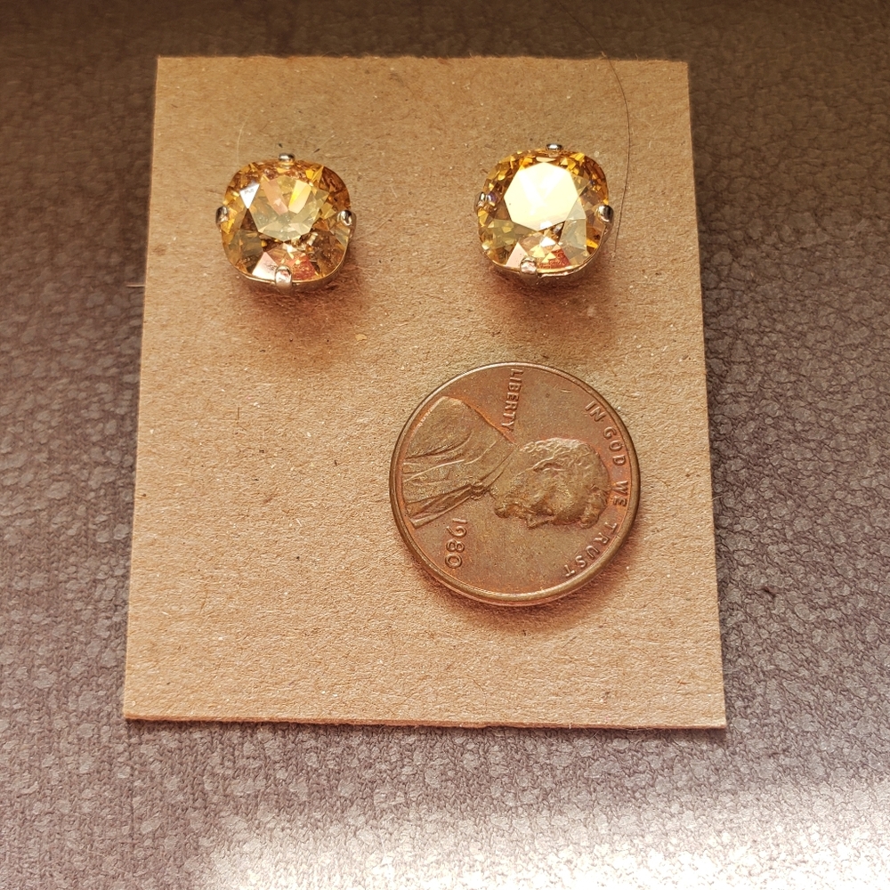 Vintage cushion cut Faceted champagne moissanite stud earrings - Picture 3 of 12